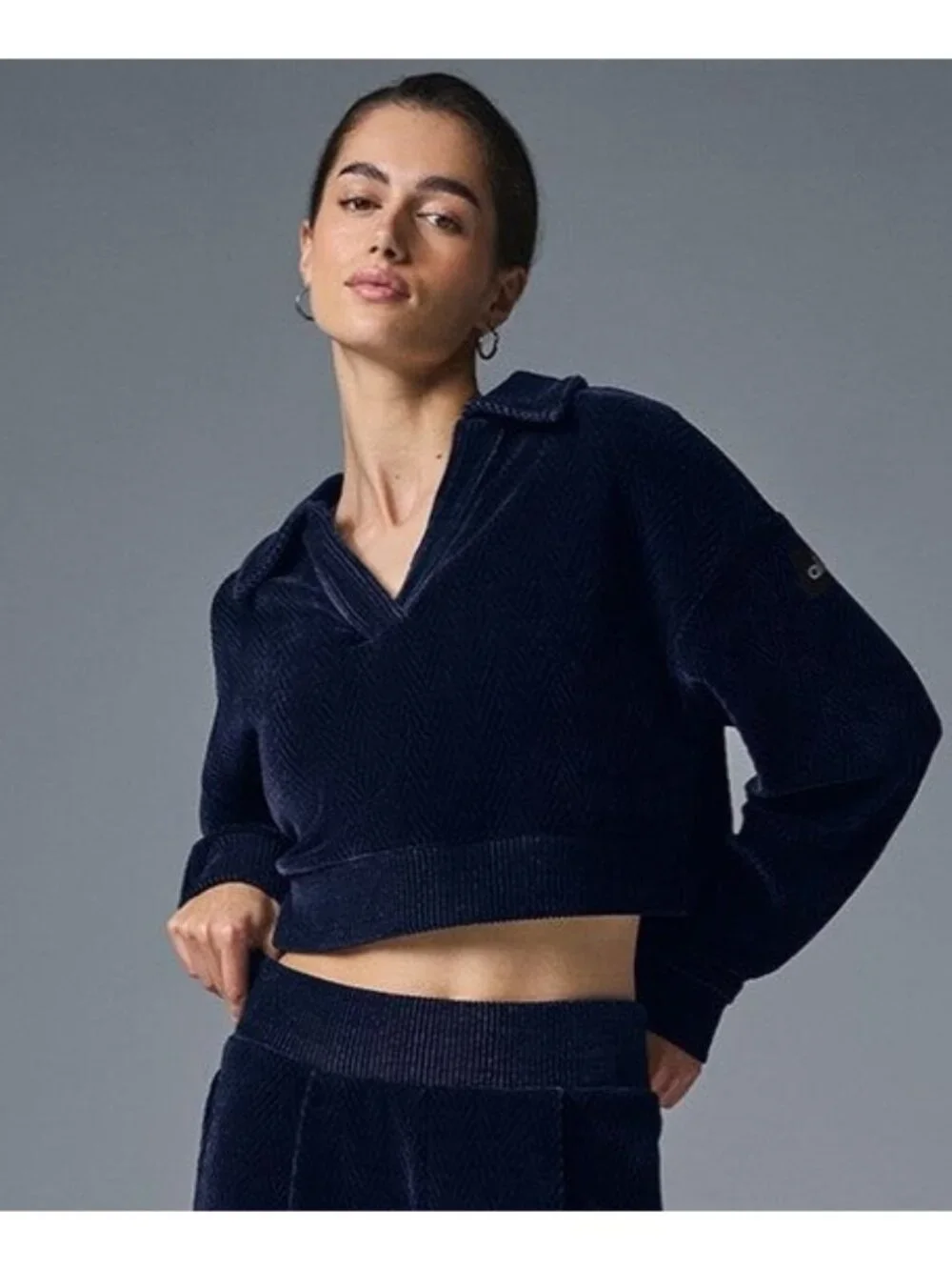 Alo Cropped Cozy Day Henley Pullover Navy V-Neck Velvet Velour Chevron Sweater S